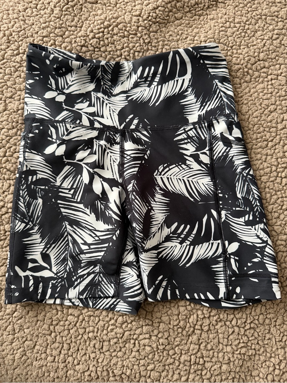 Old Navy Black & White Tropical Leaf Athletic Bike Shorts